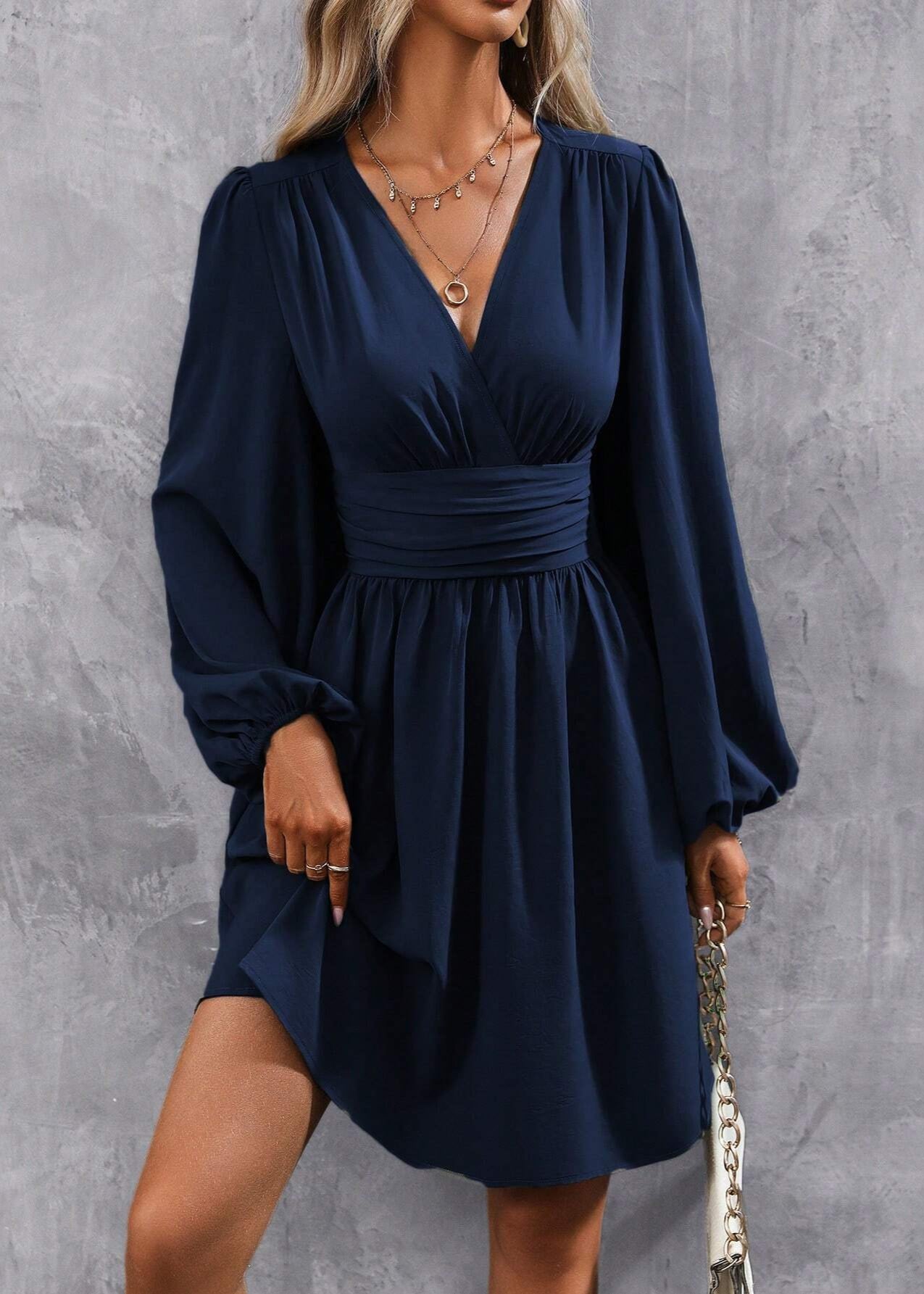 Juliette ~ Robe Courte Élégante à Plis