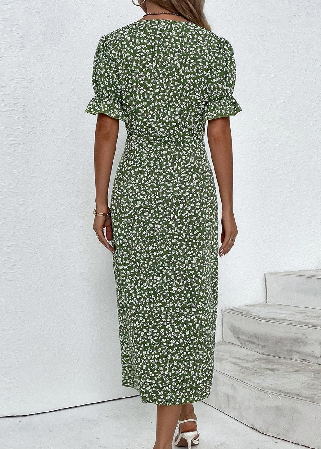 Sophie ~ Robe midi fleurie à manches courtes