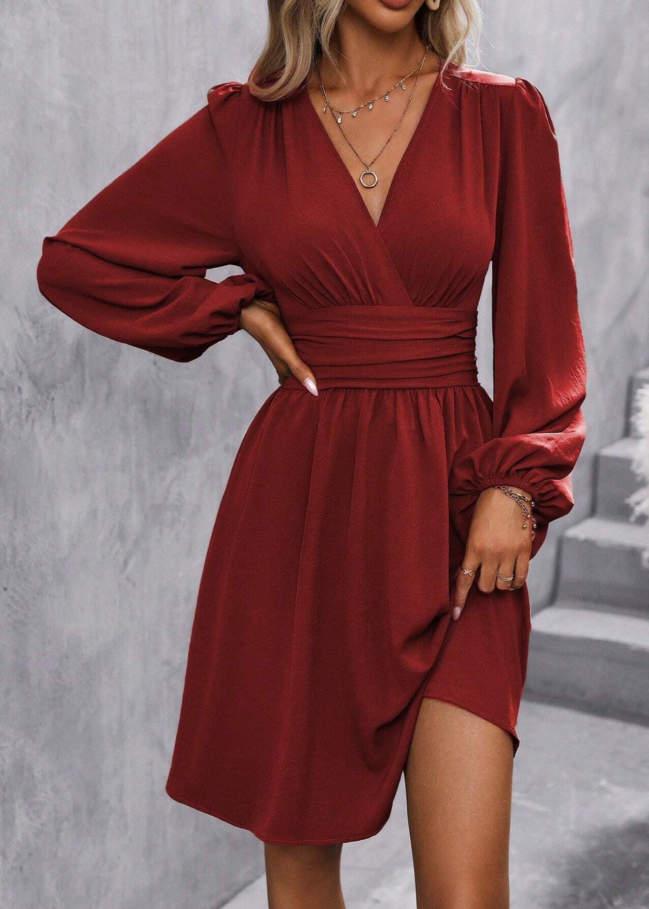 Juliette ~ Robe Courte Élégante à Plis