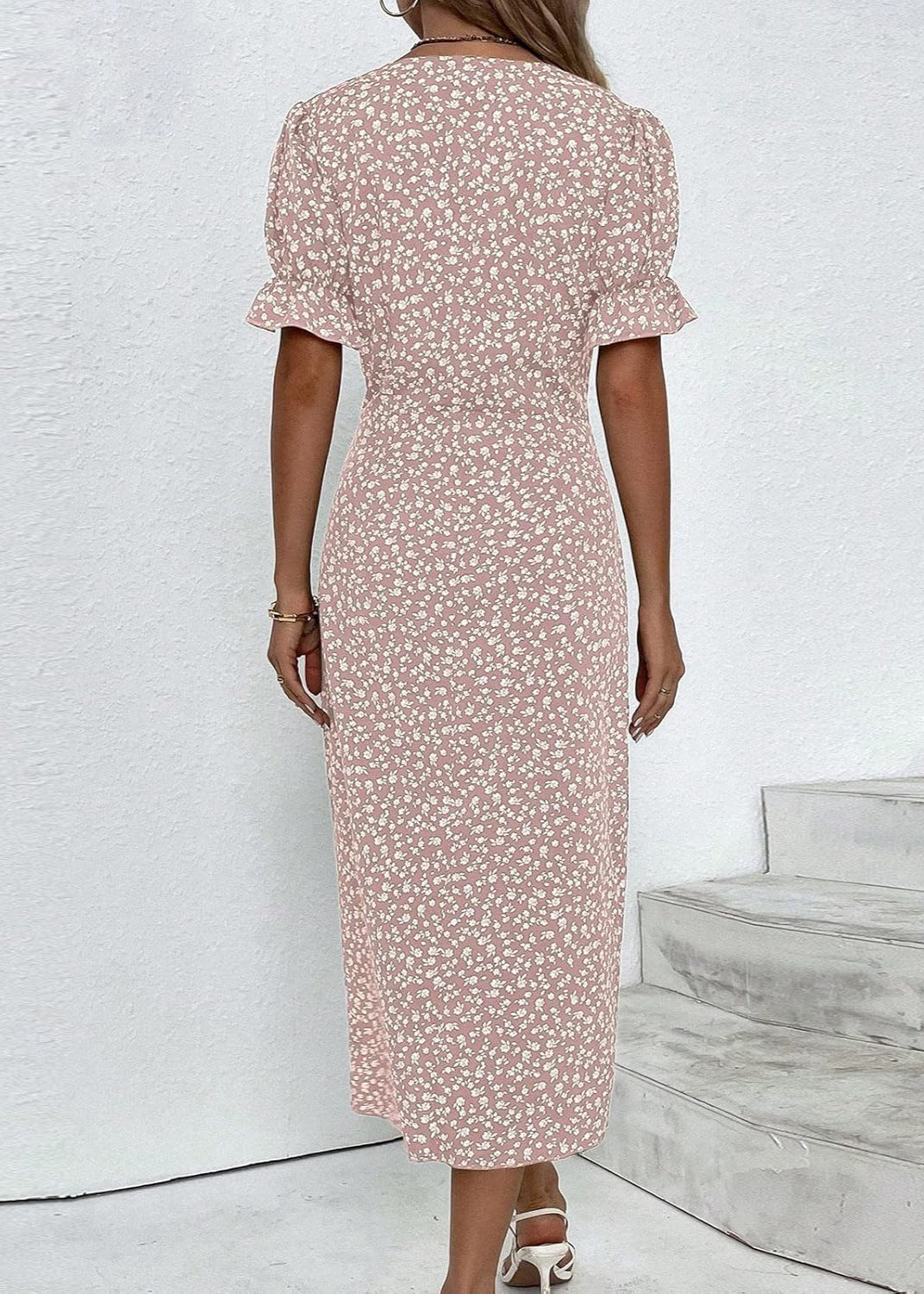 Sophie ~ Robe midi fleurie à manches courtes