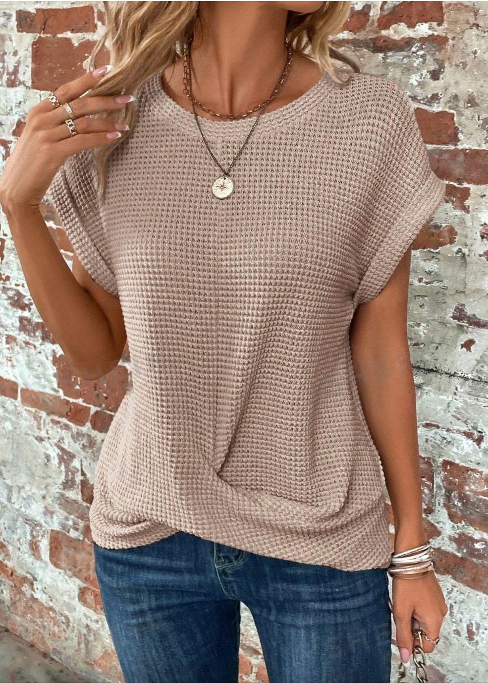 Adèle ~ Blouse élégante à col rond